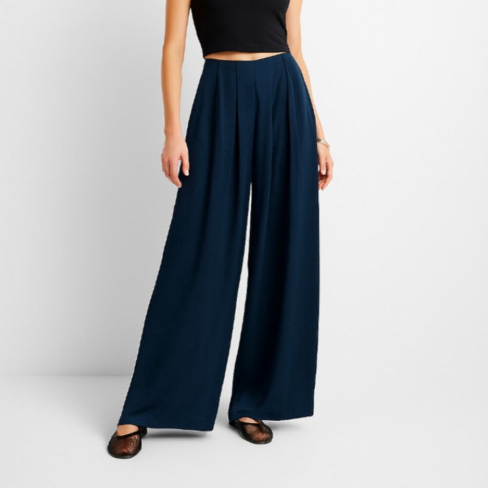 A272 • Deep Navy Wide-Leg Pleated Trousers